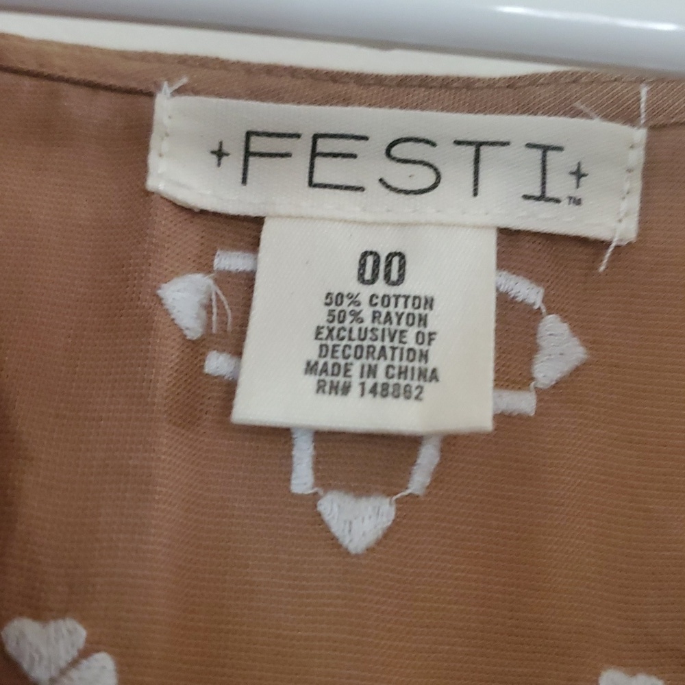 FESTI Bubble Top Size 00 Medium 10 Taupe Embroidered Blouse Top Torrid Tie Chest - Picture 7 of 11